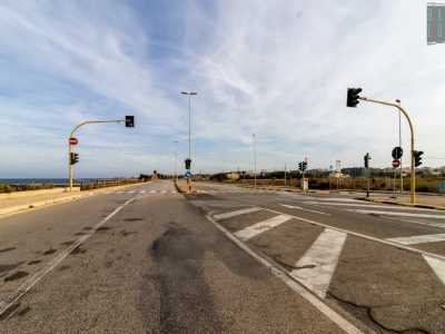 Corso Trieste che tra l�altro oggi � in via di trasformazione: l�ampia strada a quattro corsie sar� ridotta a due e i semafori sostituti da rotonde